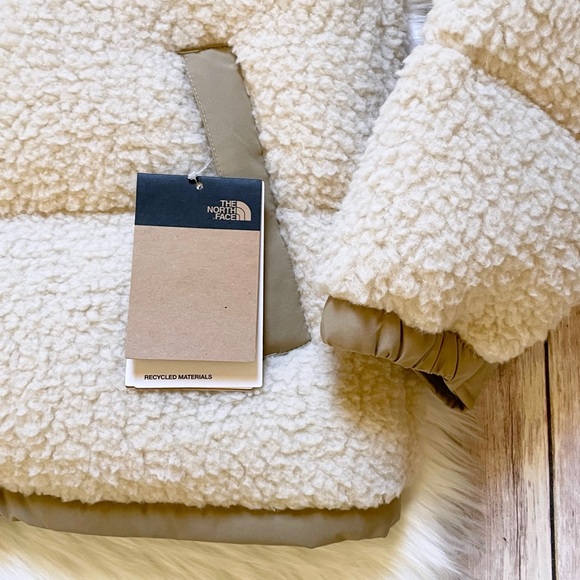 The North Face Sherpa Nuptse Jacket - Picture 5 of 12